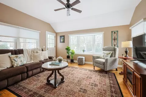 398 High Rock St, Needham, MA 02492 photo 2