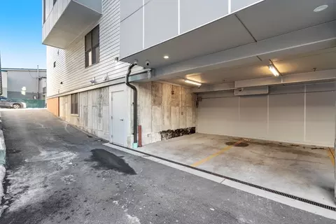 Exterior - 586 E 3rd St #1, Boston, MA 02127 photo 3 of 5