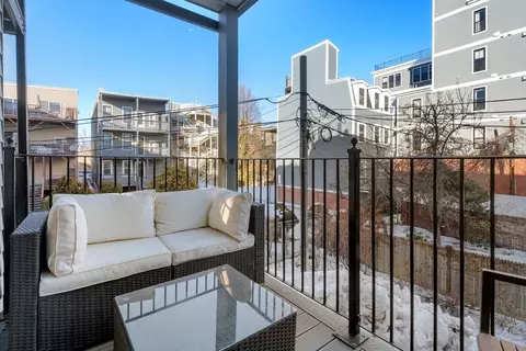 Exterior - 586 E 3rd St #1, Boston, MA 02127 photo 1 of 5