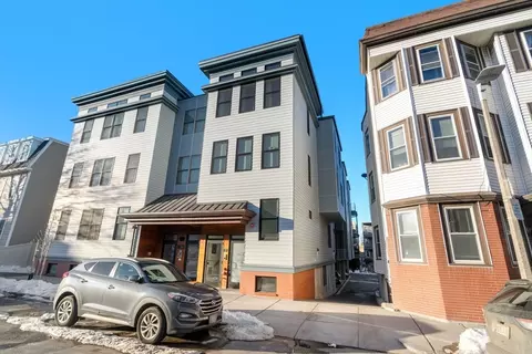 Exterior - 586 E 3rd St #1, Boston, MA 02127 photo 4 of 5
