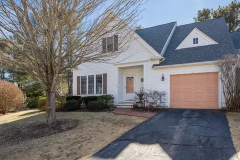 4 Stratford Rdg, Mashpee, MA 02649