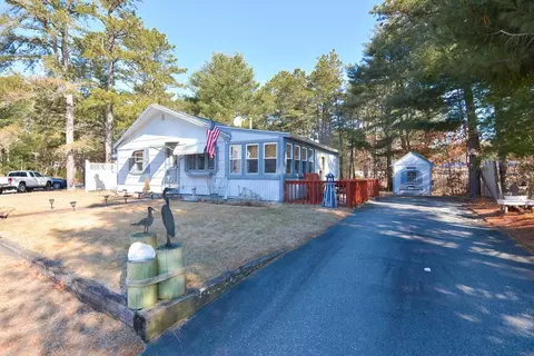 8 Dove Ave, Wareham, MA 02538