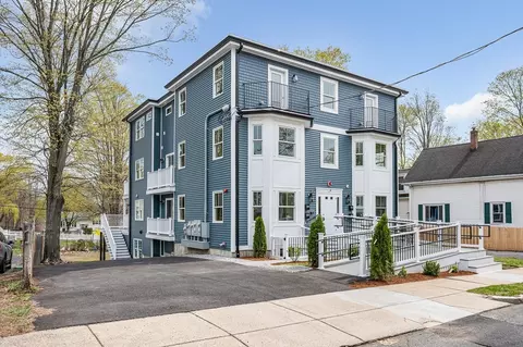 48 Village St #2001, Reading, MA 01867