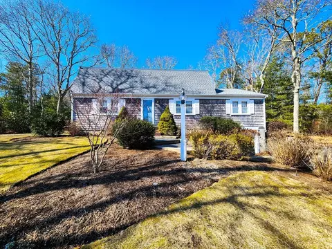227 Club Valley Dr, Falmouth, MA 02536
