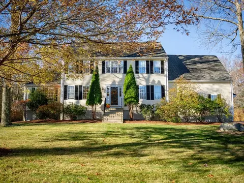 8 Empire Dr, Franklin, MA 02038