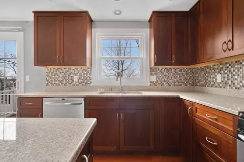 50 Berlin St, Fall River, MA 02720 photo 5