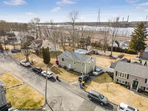 50 Berlin St, Fall River, MA 02720 photo 4