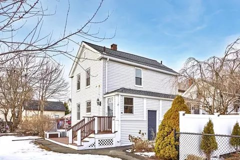 14 E Collins St, Salem, MA 01970