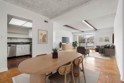 57 Broadlawn Park #1A, Chestnut Hill, MA 02467