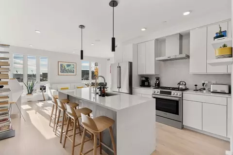 20 W 5th St #2I, Boston, MA 02127
