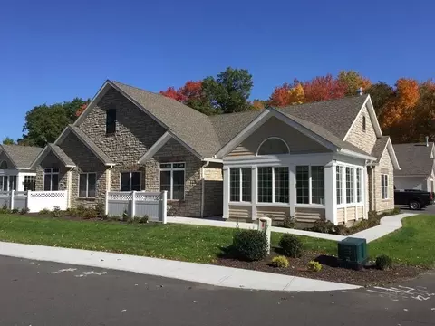 106 Stonybrook Way #106, South Hadley, MA 01075