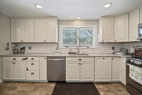 144 Gillette Ave, Springfield, MA 01118 photo 8