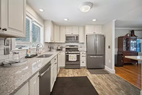 144 Gillette Ave, Springfield, MA 01118 photo 10