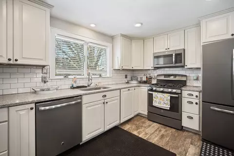 144 Gillette Ave, Springfield, MA 01118 photo 9