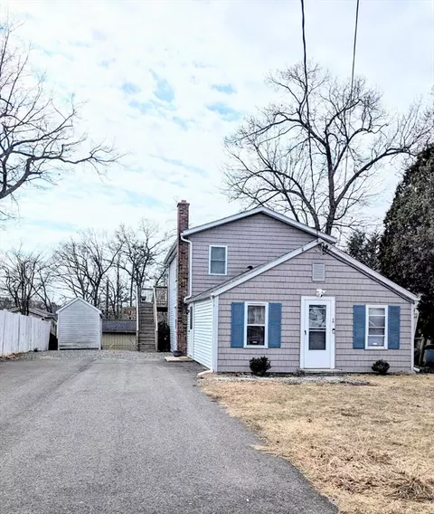 48 Champlain St, Springfield, MA 01151