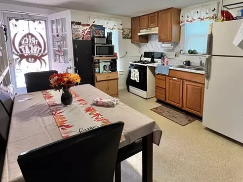 30-32 Parker St, Springfield, MA 01151 photo 5