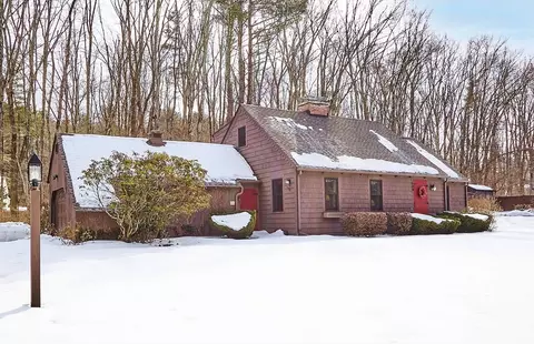 16 Hall Rd, Sturbridge, MA 01566