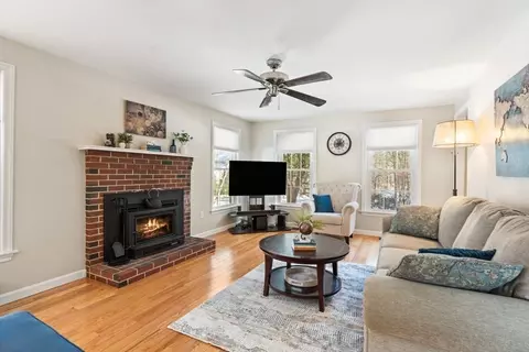 36 Boynton St, Pepperell, MA 01463 photo 6