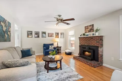 36 Boynton St, Pepperell, MA 01463 photo 5