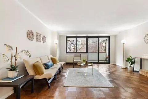 2 Hawthorne Pl #2-O, Boston, MA 02114