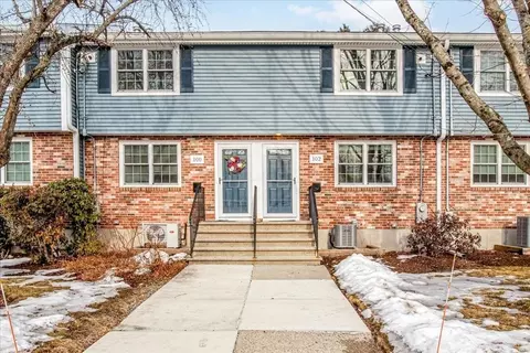 102 Hooper Rd #102, Dedham, MA 02026