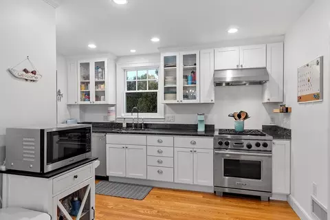 34 Rose Ave, Marblehead, MA 01945 photo 13