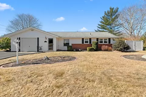 6 Blossom St, Fairhaven, MA 02719