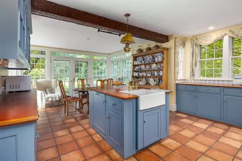 Kitchen - 727 Main St, Hingham, MA 02043 photo 1 of 2