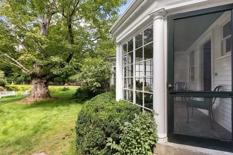 Exterior - 727 Main St, Hingham, MA 02043 photo 5 of 15