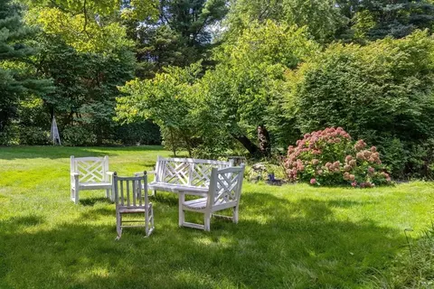 Exterior - 727 Main St, Hingham, MA 02043 photo 7 of 15