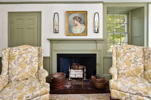 Living - 727 Main St, Hingham, MA 02043 photo 2 of 4