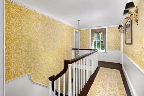 Entry Way - 727 Main St, Hingham, MA 02043 photo 2 of 3