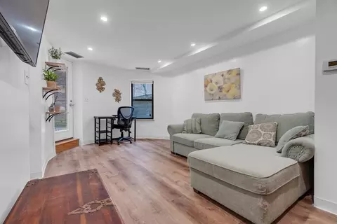 84 Gainsborough St #4W, Boston, MA 02115