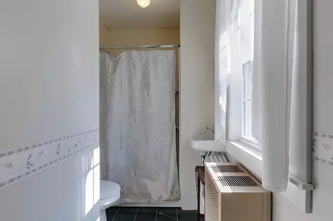 Bath - 6 Smith St, Townsend, MA 01469 photo 1 of 2