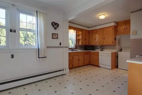 Kitchen - 6 Smith St, Townsend, MA 01469 photo 4 of 5