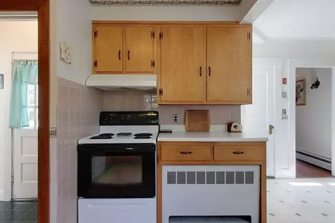 Kitchen - 6 Smith St, Townsend, MA 01469 photo 3 of 5