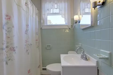 Bath - 6 Smith St, Townsend, MA 01469 photo 2 of 2