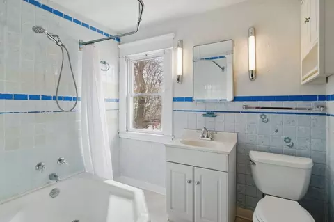 Bath - 136 Albemarle St, Springfield, MA 01109 photo 1 of 1
