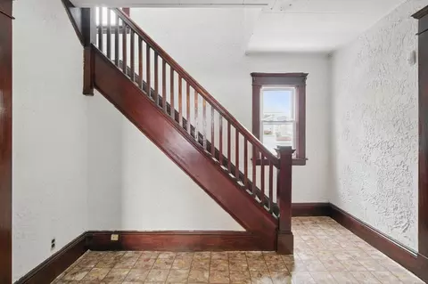 Entry Way - 136 Albemarle St, Springfield, MA 01109 photo 3 of 4