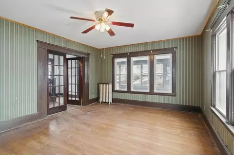 Living - 136 Albemarle St, Springfield, MA 01109 photo 2 of 7