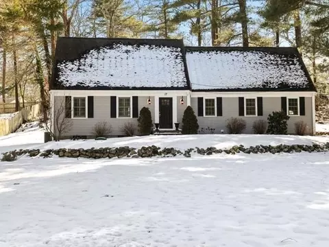 17 Minuteman Rd, Hingham, MA 02043