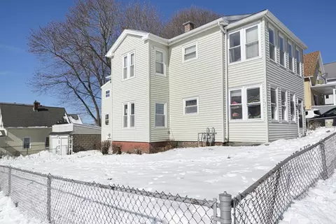 21 Orient St, Worcester, MA 01604 photo 2