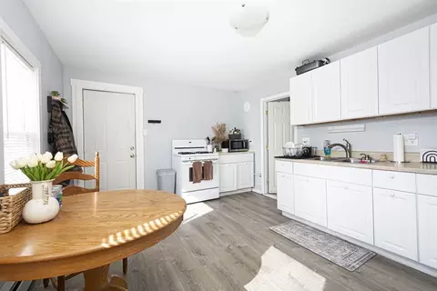 21 Orient St, Worcester, MA 01604 photo 8