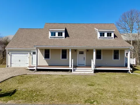 9 Country Ln, Dennis, MA 02639
