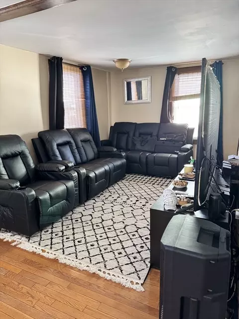 40 Linden St, Lynn, MA 01905