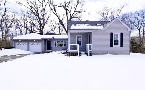 61 Riverview Pkwy, Palmer, MA 01069