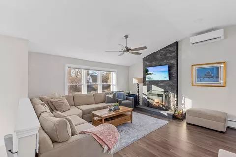 42 Bonney Briar Dr, Plymouth, MA 02360