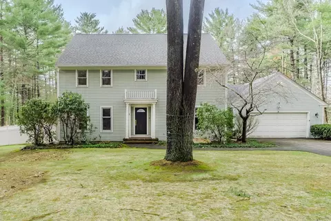 63 Larkspur Dr, Amherst, MA 01002
