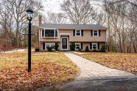 2 Wilson Ln, Plymouth, MA 02360
