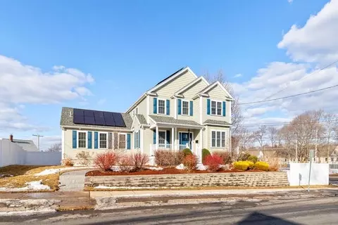 38 Pleasant St, Stoneham, MA 02180